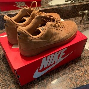 I am selling a pair of Nike Air Force ones in the color brown. Size 11